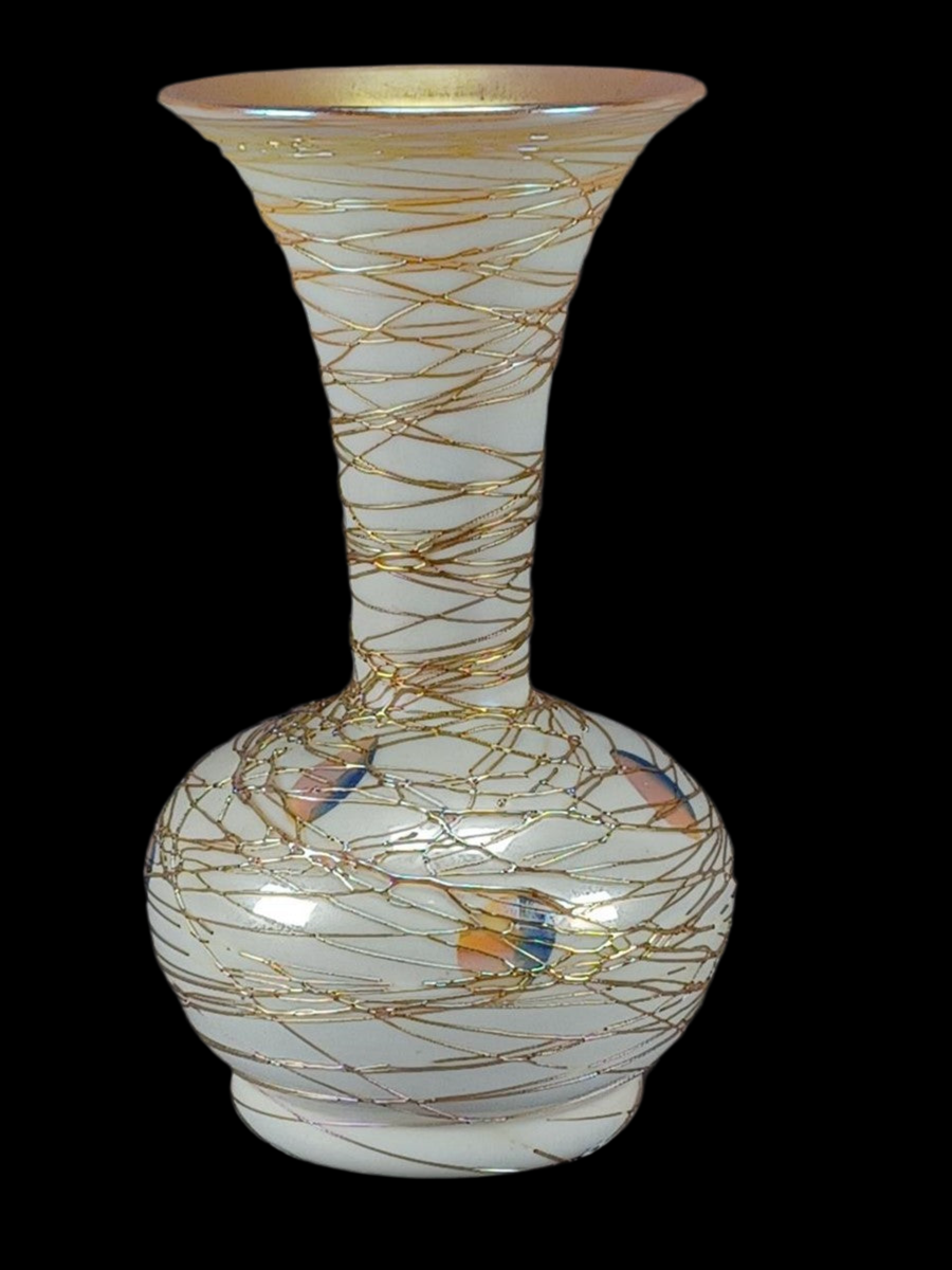 Durand Hearts & Spiderweb Threaded Shape 1716 Vase