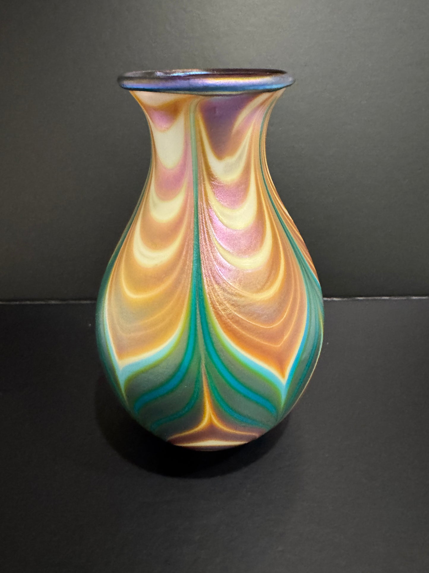 Exceptional Charles Lotton Pulled Feather Art Glass Vase 7 in