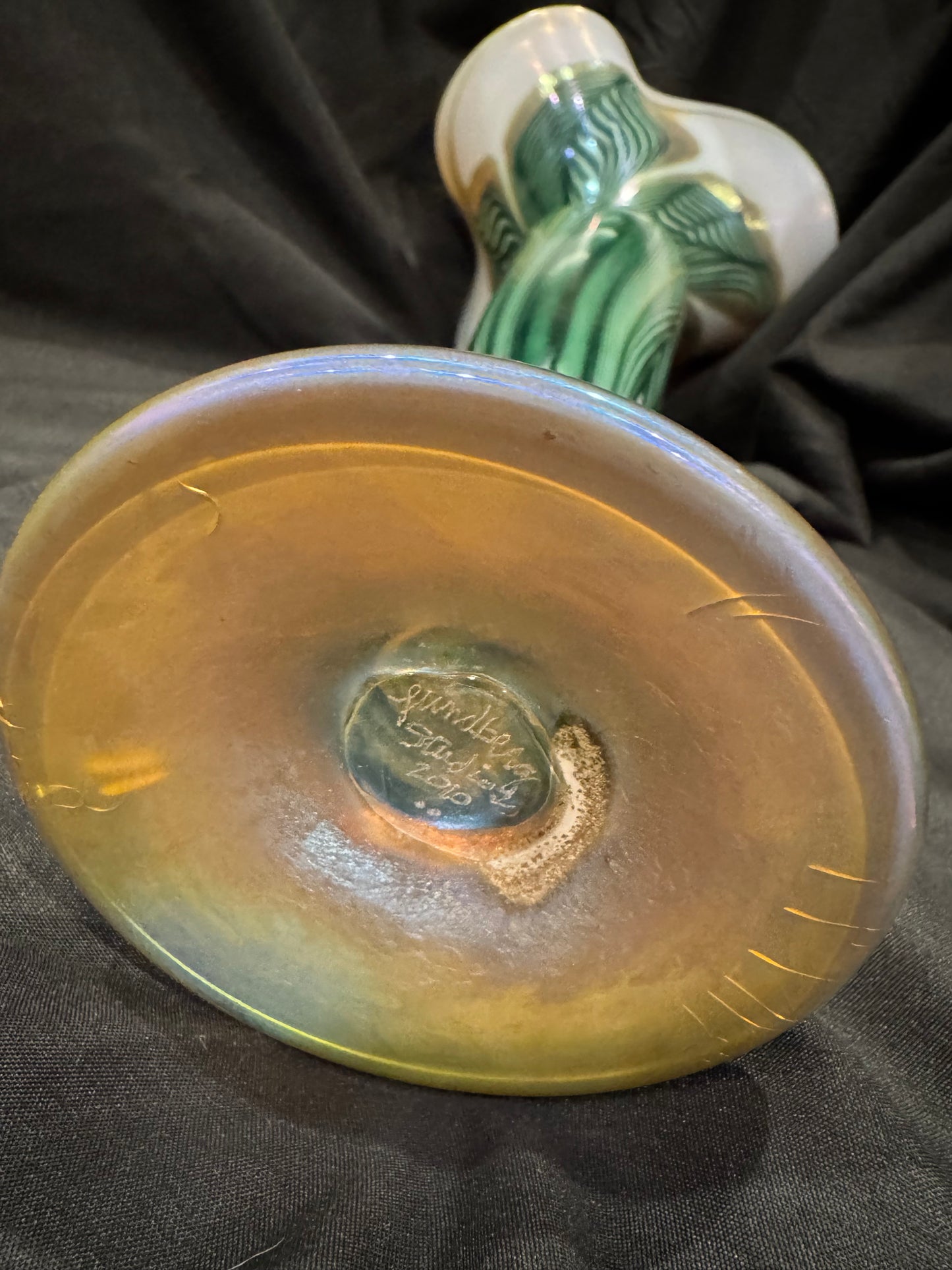 Lundberg Studios Iridescent Art Glass Magnolia Pulled Feather Corset Vase