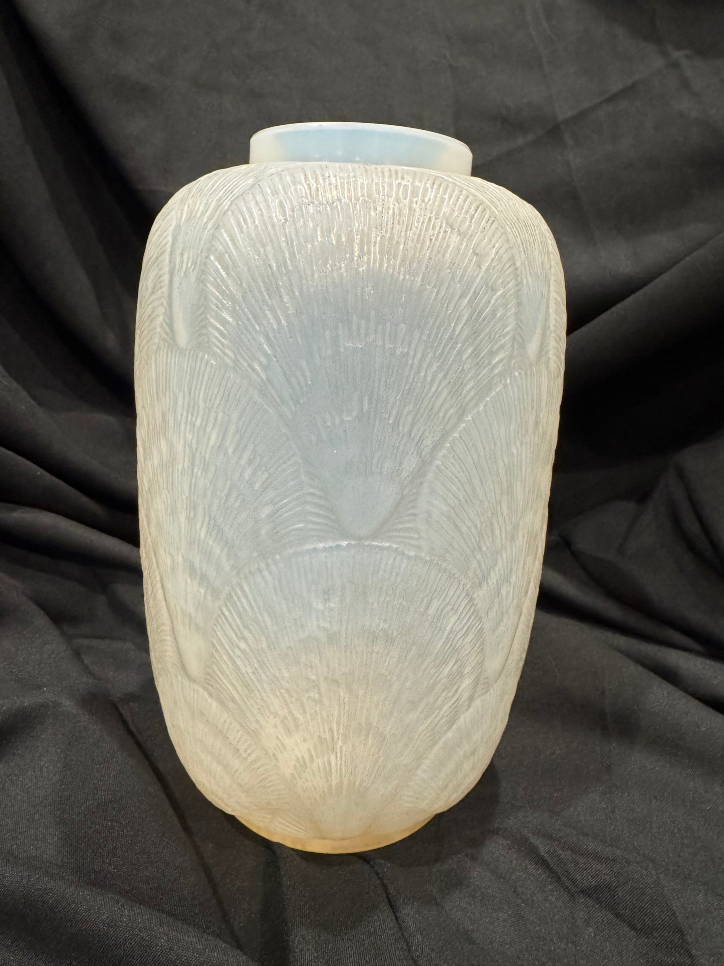 R. Lalique "Coquilles" Opalescent Glass Vase, No. 932