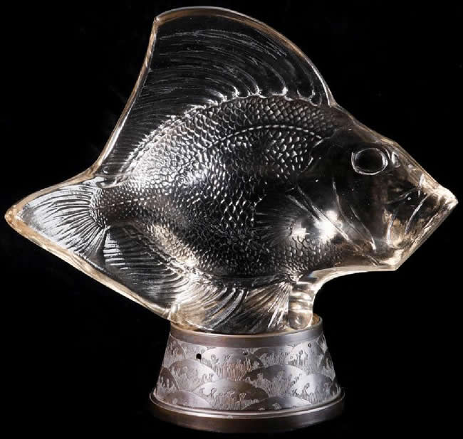 René Lalique "Gros Poisson, Vagues" Glass Fish Statuette on Illuminated Bronze Waves Base, Model No. 1100, Circa 1922