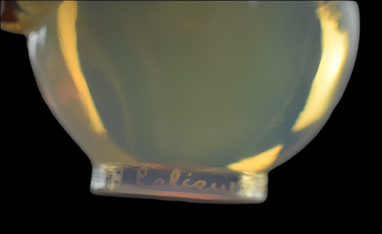 RENE LALIQUE SOUCIS OPALESCENT SEAL C1931