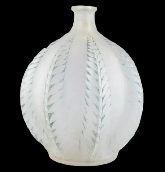 René Lalique, Malines vase in clear art glass in green model. C.1924
