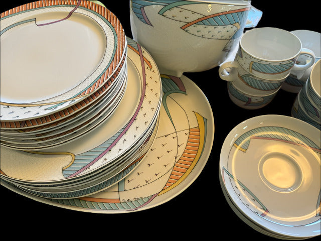 Service for 8 Rosenthal "New Wave" Studio China set  - DOROTHY HAFNER FOR ROSENTHAL PORCELAIN SERVICE
