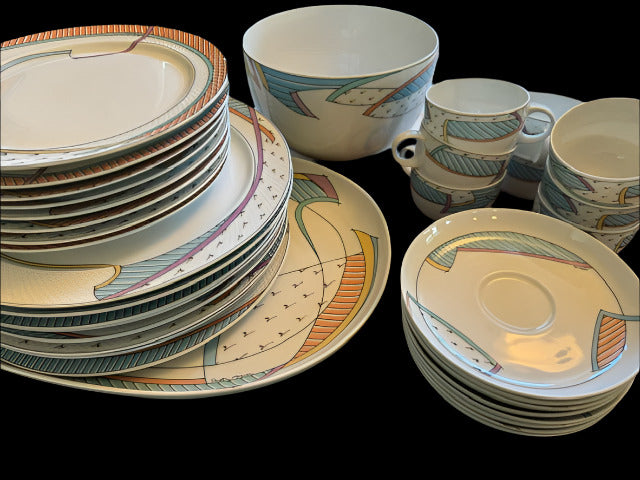 Service for 8 Rosenthal "New Wave" Studio China set  - DOROTHY HAFNER FOR ROSENTHAL PORCELAIN SERVICE